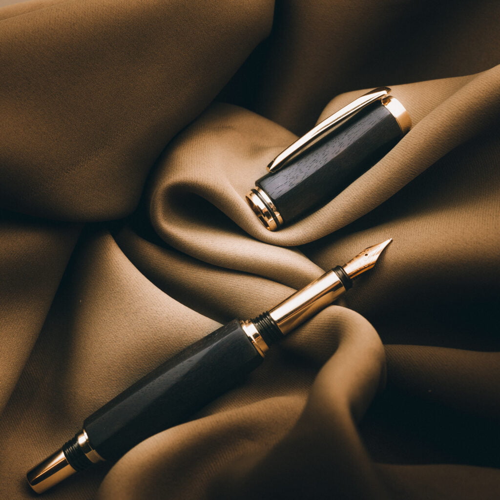 Plnicí pero z Ebenového dřeva