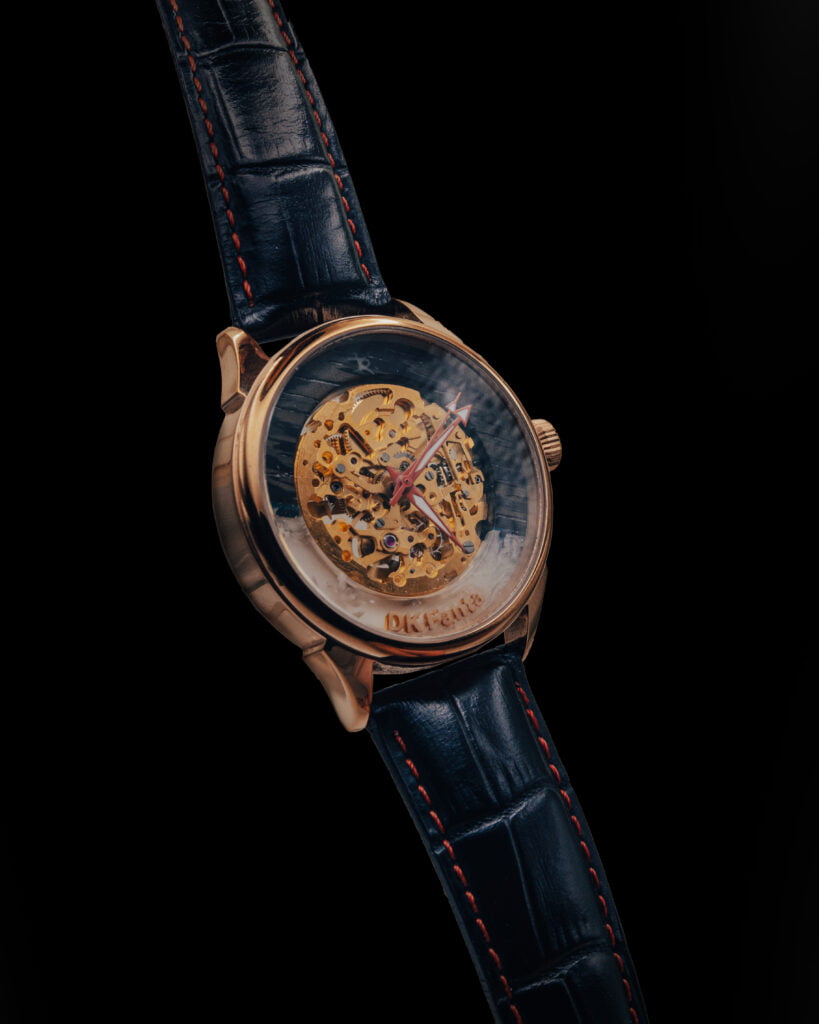 Hodinky ze dřeva a pryskyřice