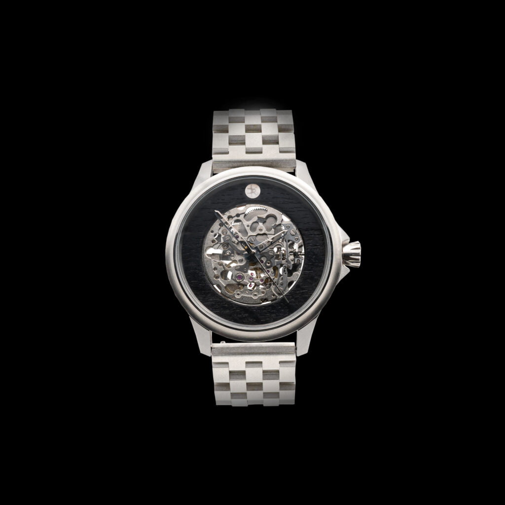 Zakázkové hodinky z luxusního dřeva