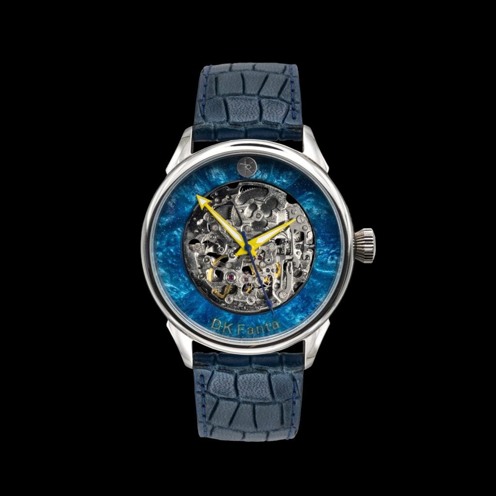 Hodinky na zakázku z modré pryskyřice